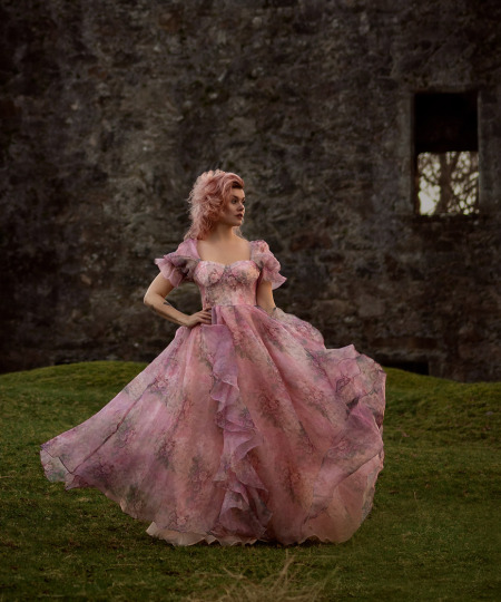 romantische-fairytalecore - roze met bloemenprint - Model Marije